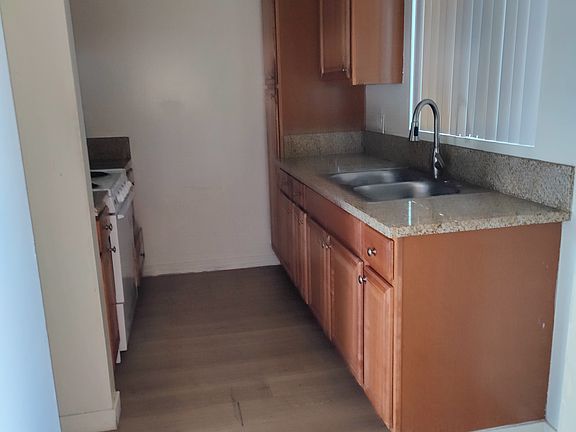 2nd image of 5725 Reseda Blvd APT 24