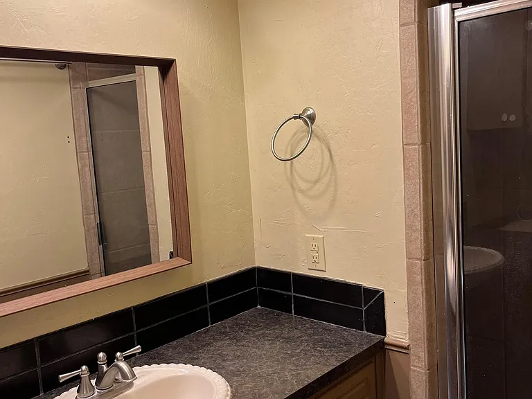 610 Rosanne St — Photo 8