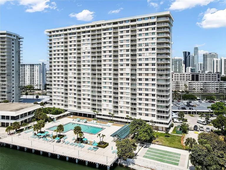 300 Bayview Dr #307 — Photo 47