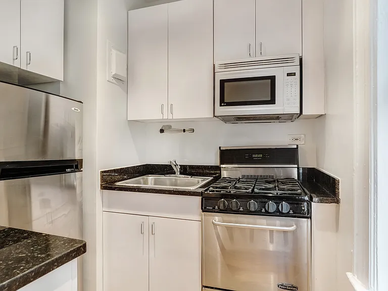 26 Grove St #5G — Photo 4