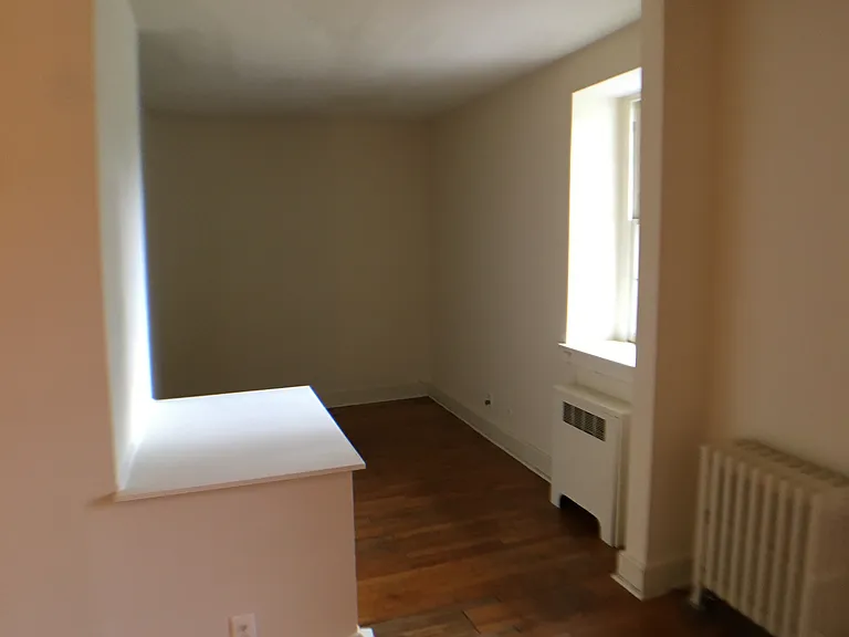 525 W Butler Pike #15 — Photo 2