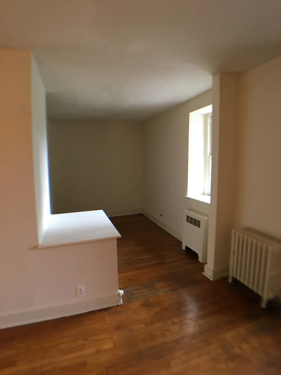 Building Photo - 525 W Butler Pike #15