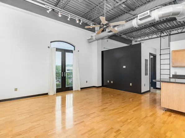 700 Market St Unit 203, Chapel Hill, NC 27516