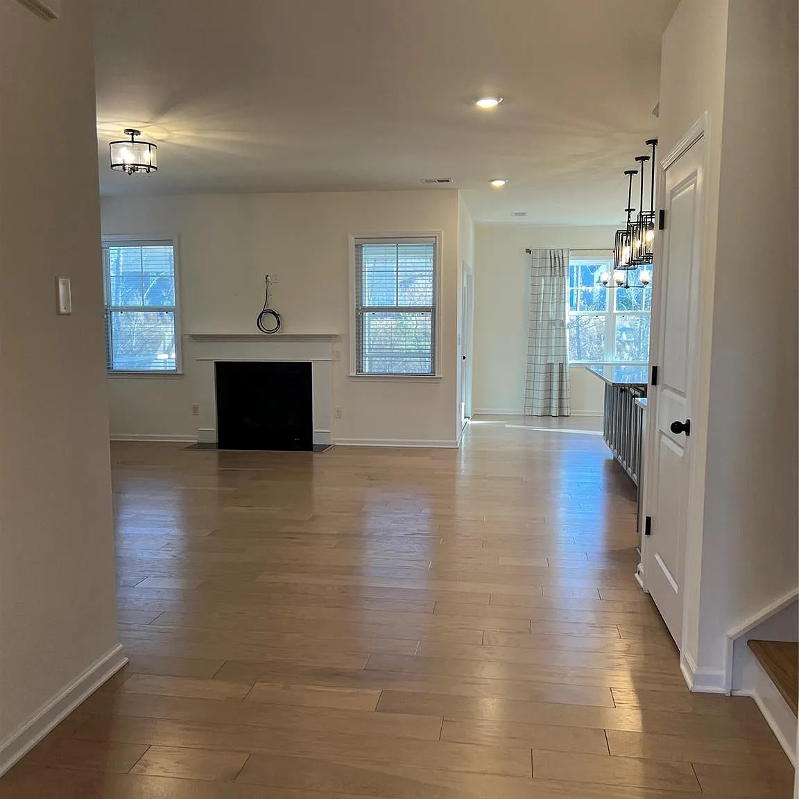 4 bed, 3.5 bath, 3314 sqft, $3,100 — Photo 2