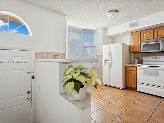 5th image of 480 NW 85th Pl #1103