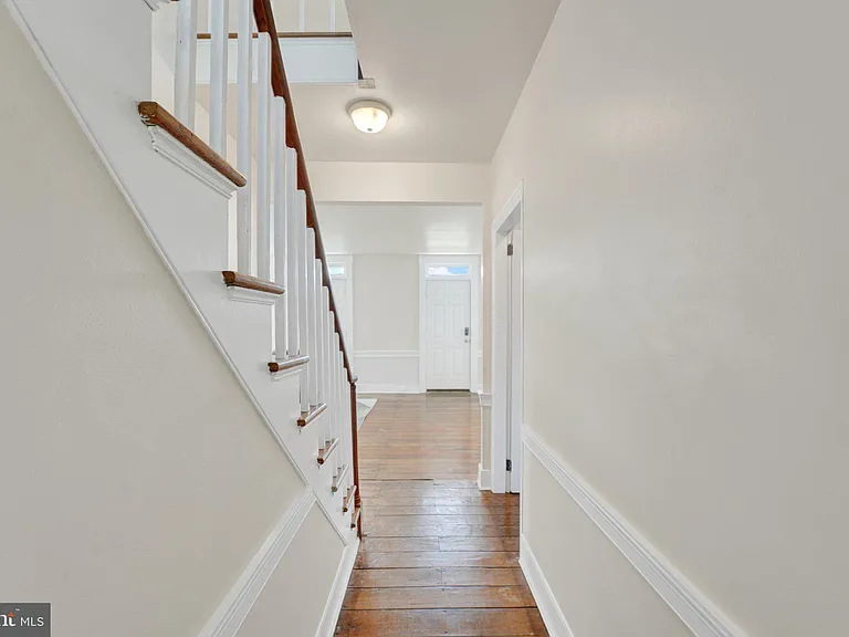 211 Gale Ln — Photo 16