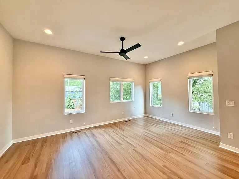 1029 Gregg St — Photo 8