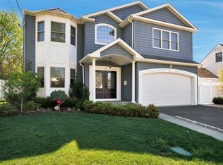 37 Fieldstone Dr, Syosset, NY 11791