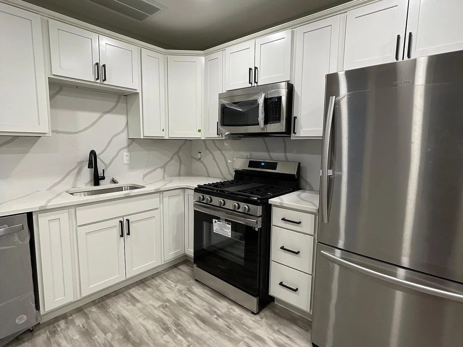 3 bed, 1800 sqft, $1,999 — Photo 4