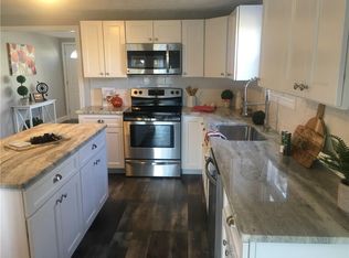 4 Scott Ln, Bristol, RI 02809