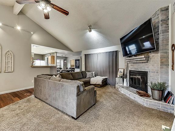 4th image of 2909 Branch Hollow Dr