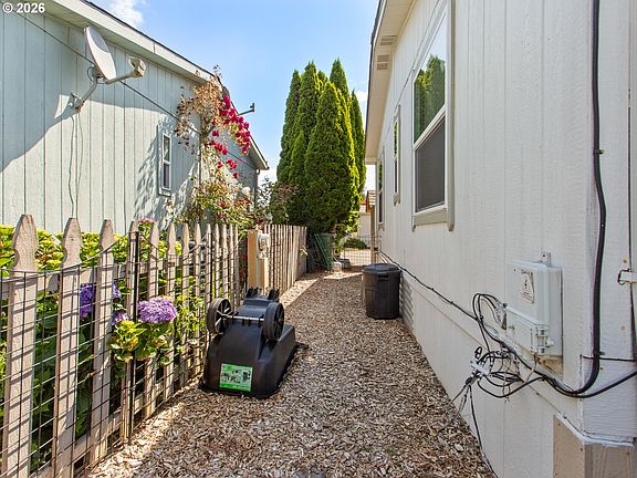 4th image of 18485 SW Pacific Dr Unit 89