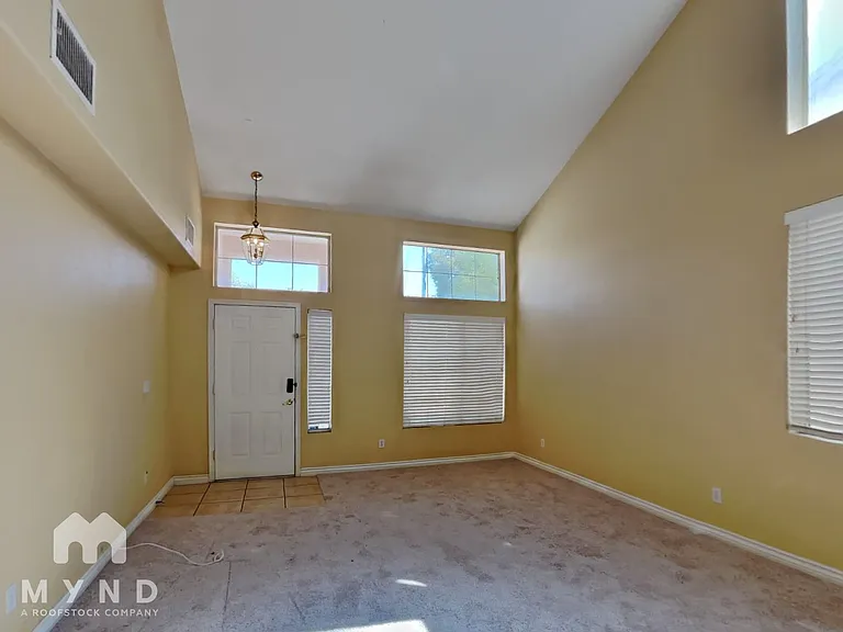 695 Emerald City Ave — Photo 6