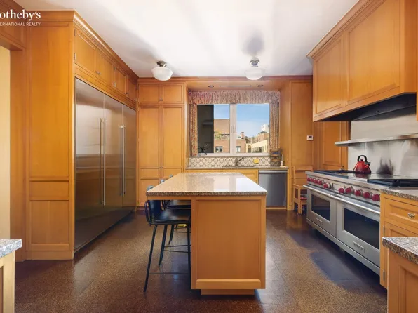 720 Park Avenue image 7 of 20