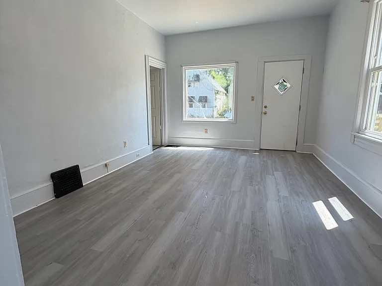 7009 Hecker Ave — Photo 5