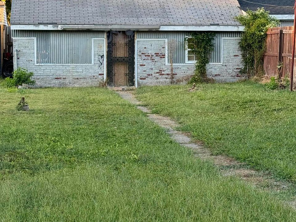 2nd image of 1917 Griffiths Ave