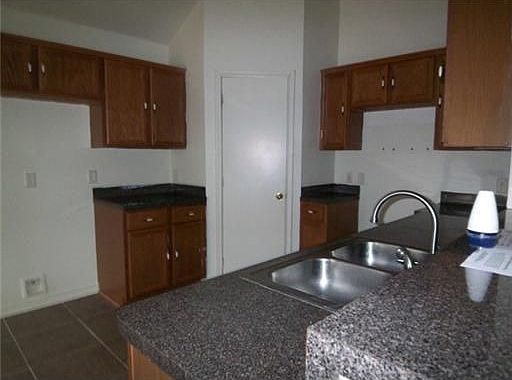 3rd image of 2302 Hardwood Dr