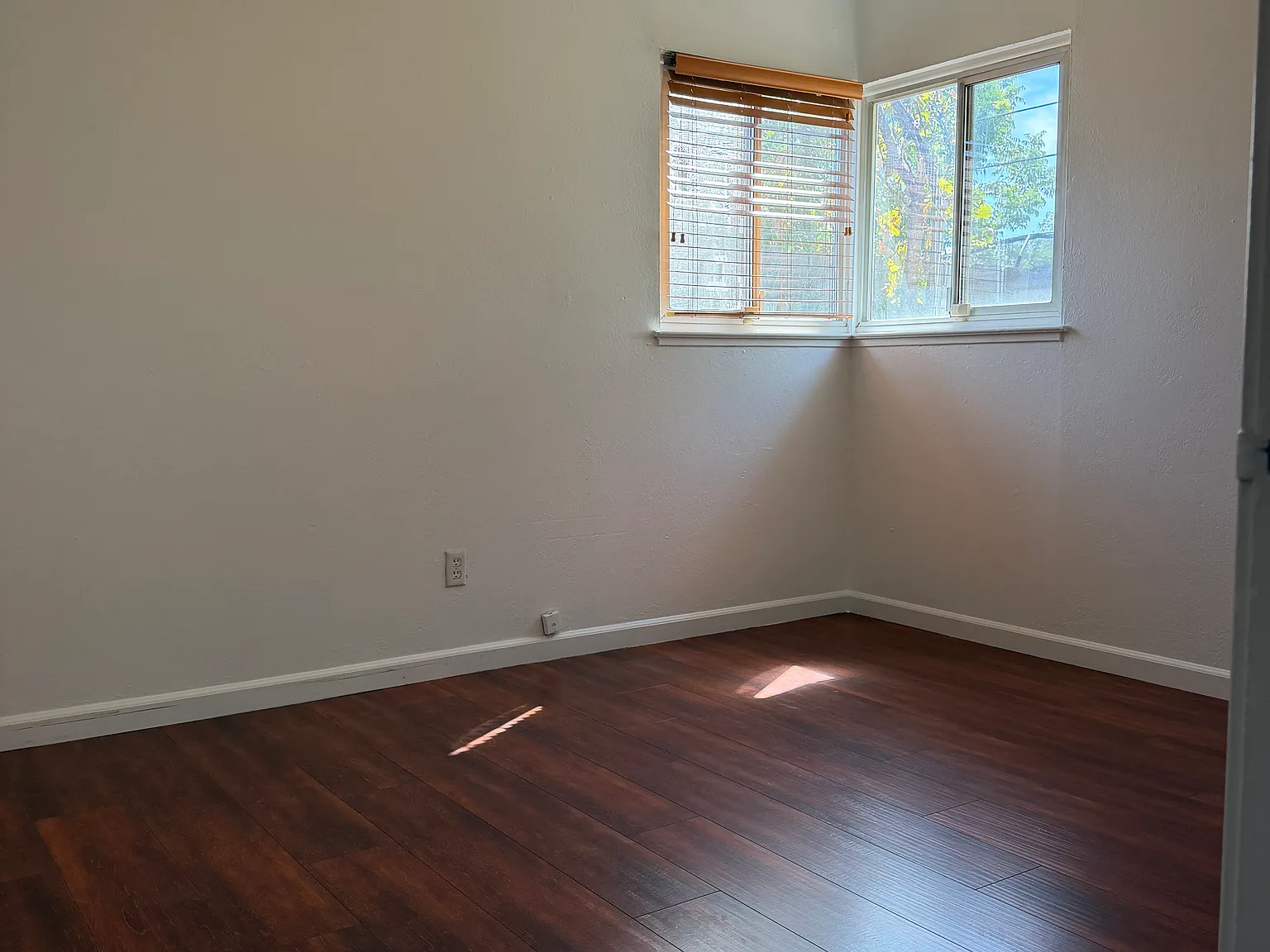 3 bed, 1300 sqft, $2,474 — Photo 2