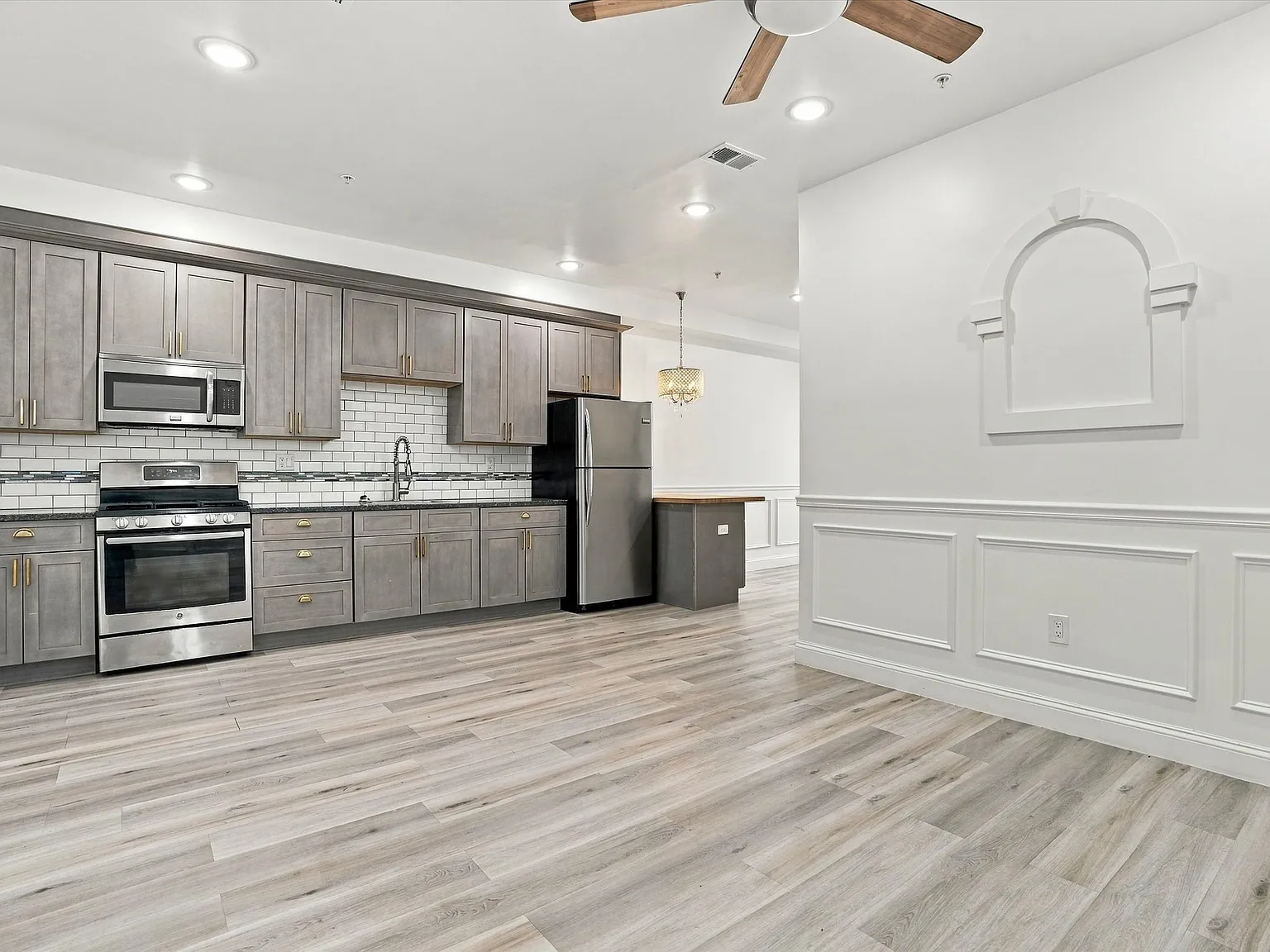 1 bed, 700 sqft, $1,945 — Photo 3