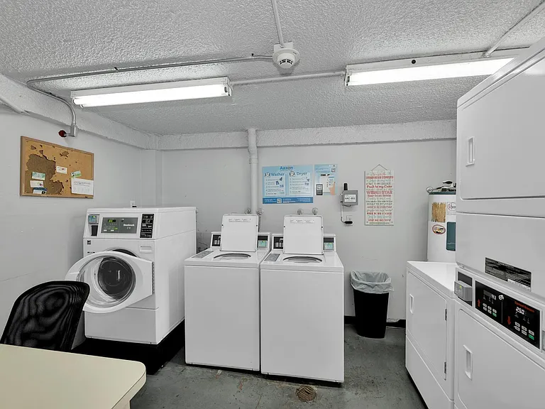 118 Royal Park Dr #4G — Photo 28