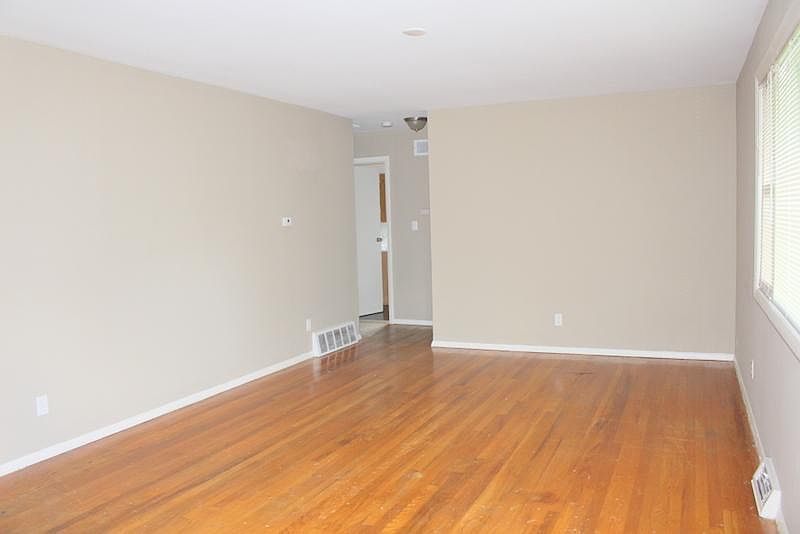 1st image of 105 Molly Ave