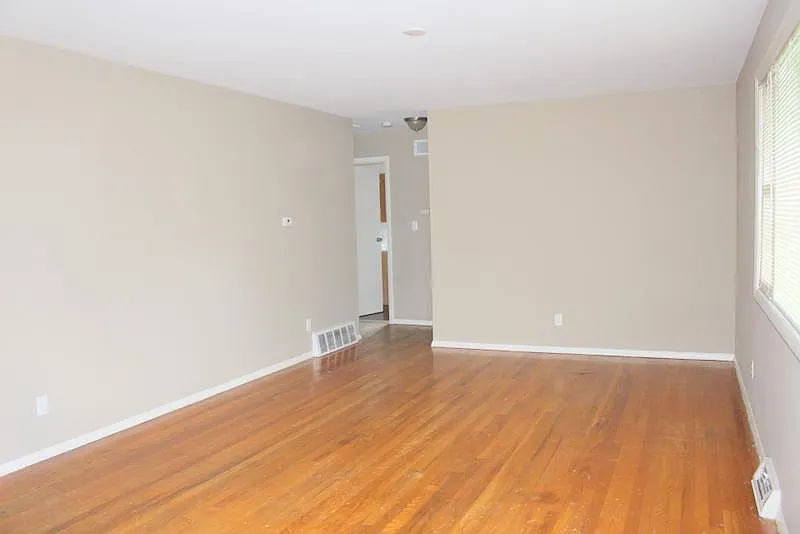 105 Molly Ave photo 1