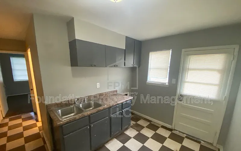 1 bed, 1.0 bath, $745 — Photo 3