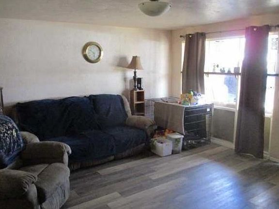 2nd image of 2851 1/2 Bunting Ave