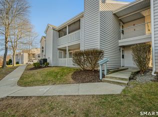 75 Crown Knoll Ct APT 107, Groton, CT 06340