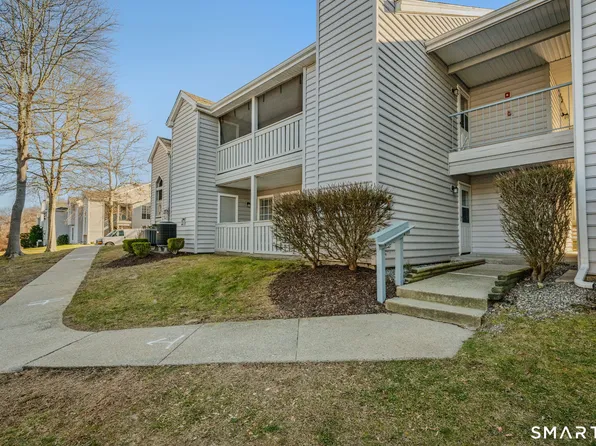 75 Crown Knoll Court APT 107, Groton, CT 06340