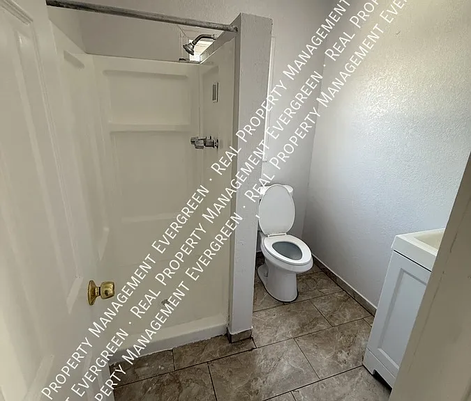 168 N F St — Photo 6