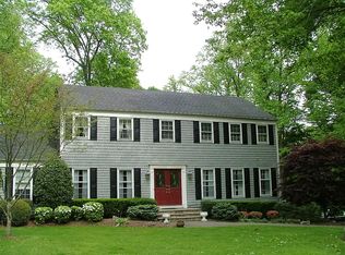 33 Hillyer Cir, Middletown, NJ 07748