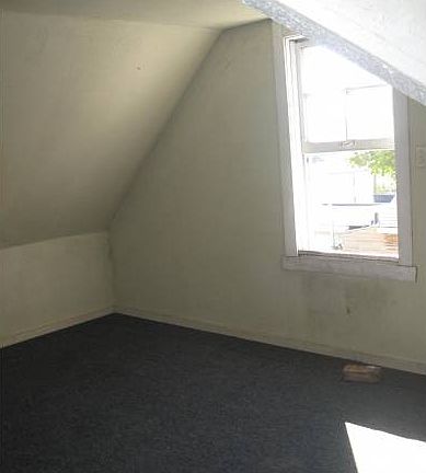 Upstairs bedroom 1