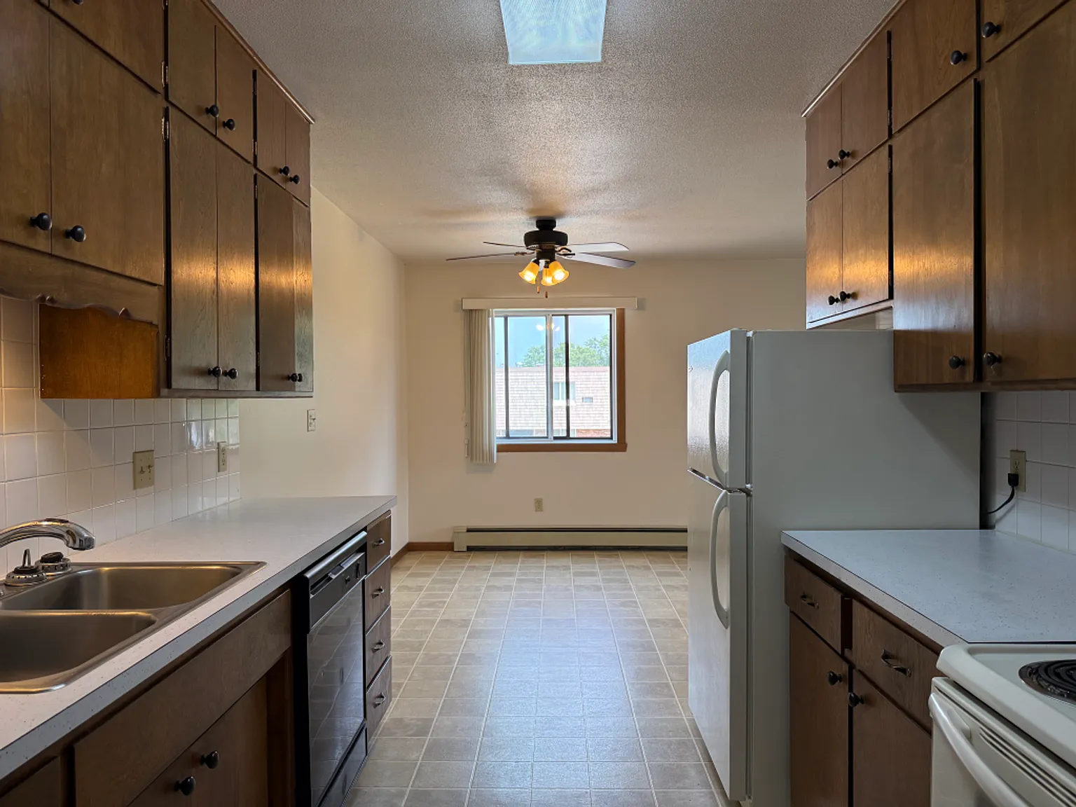 Cottonwood Apartments — Photo 2