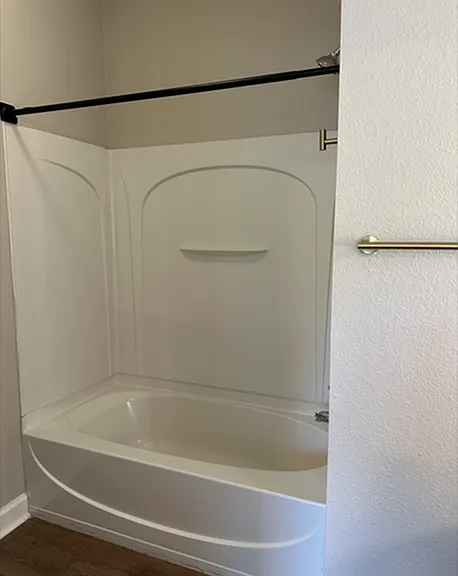 Master Bathroom Tub/Shower Master Bathroom Tub/Shower