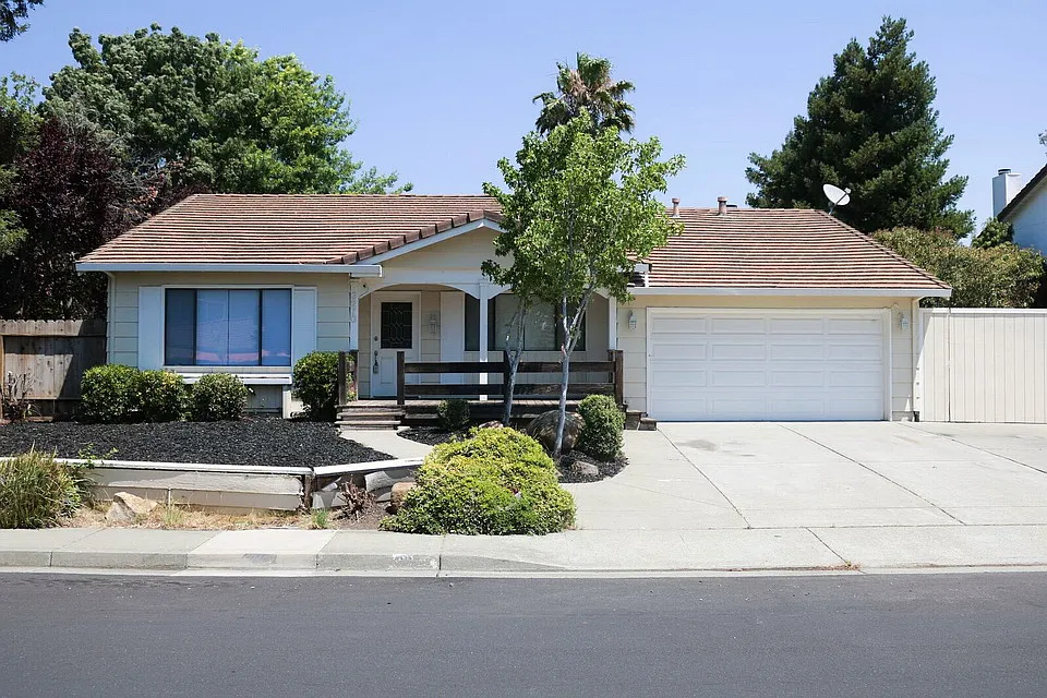3270 Mustang Cir photo 1