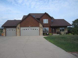 N1130 Erwin Ct, Hortonville, WI 54944