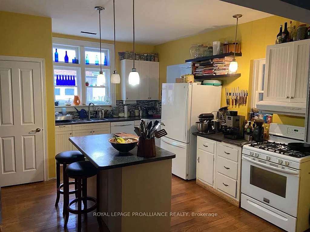 4 bed, $3,400 — Photo 2
