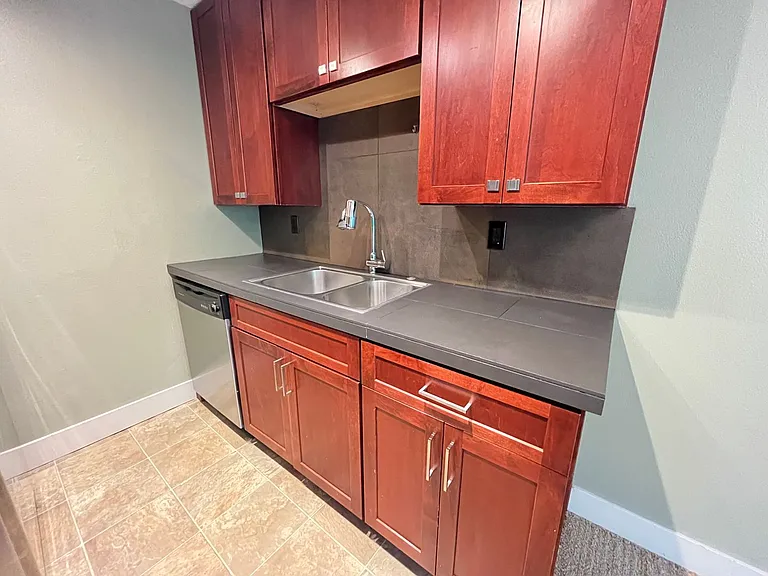 DW094-R — Photo 9
