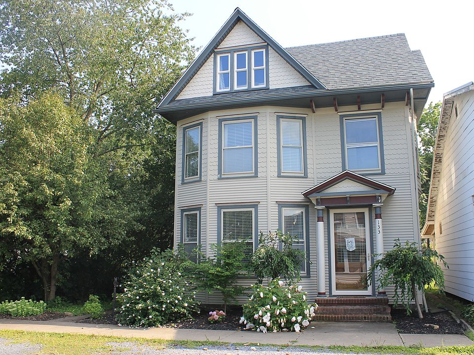 1st image of 133 Gearhart St