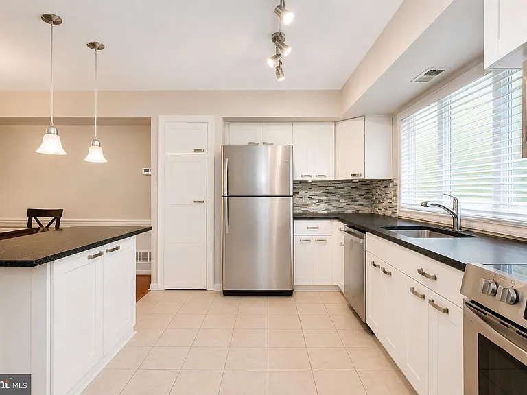 124 Hamlet Dr — Photo 9