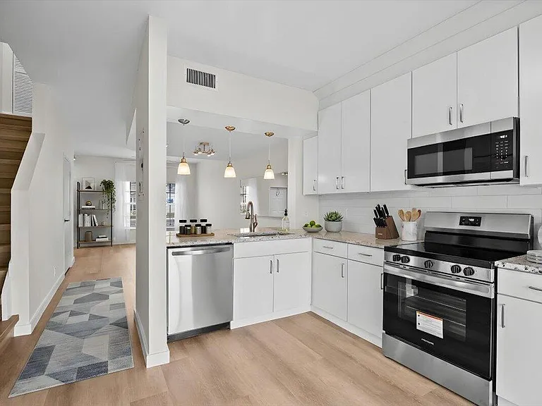 3165 SW 50th St — Photo 10