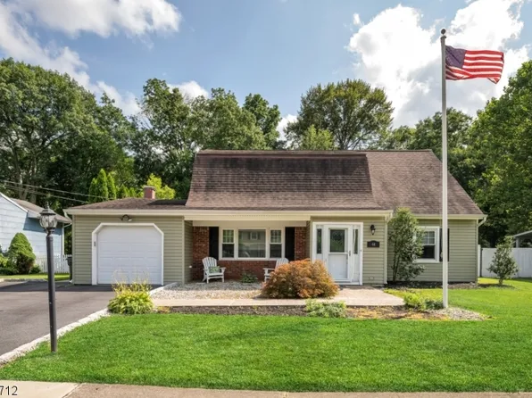44 Clover Hill Dr, Mount Olive Twp., NJ 07836