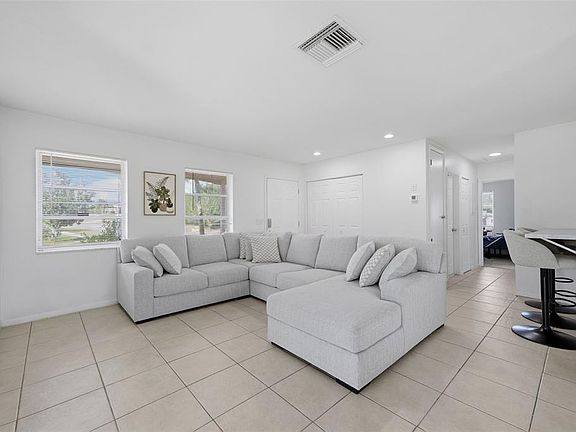5th image of 520 COPPERFIELD ROAD
