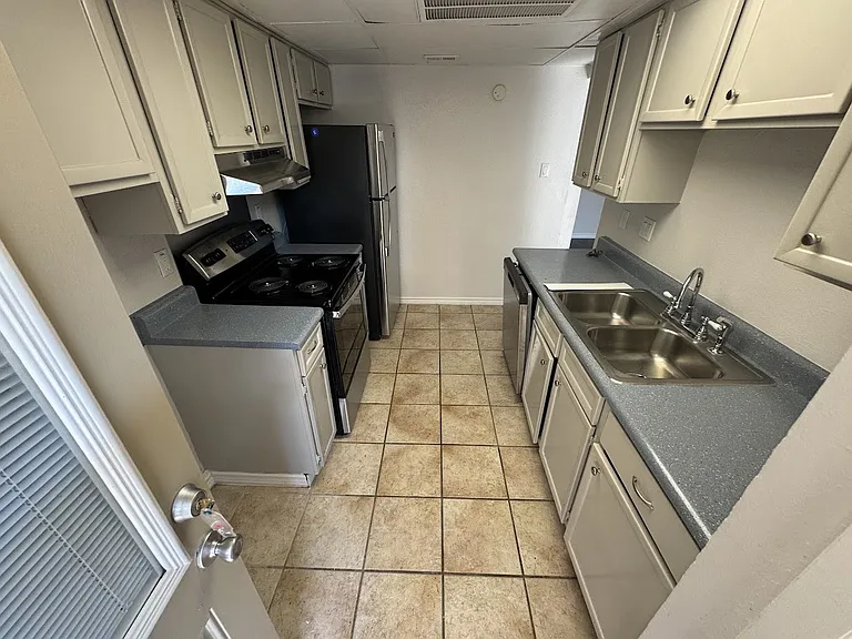 Le Montreaux Apartments — Photo 168