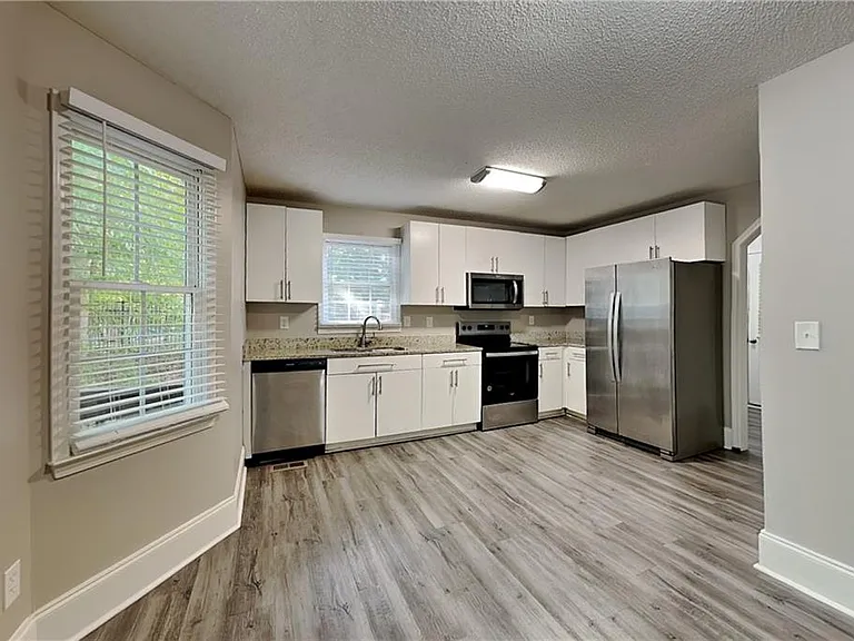 755 Abbington Ln — Photo 5