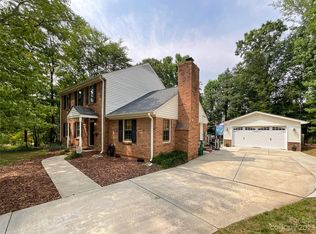 9101 Raintree Ln, Charlotte, NC 28277