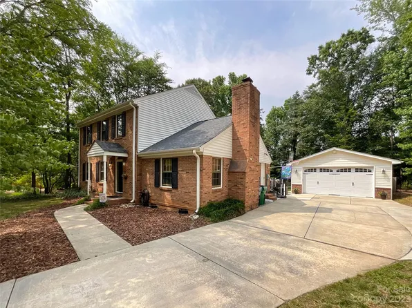 9101 Raintree Ln, Charlotte, NC 28277