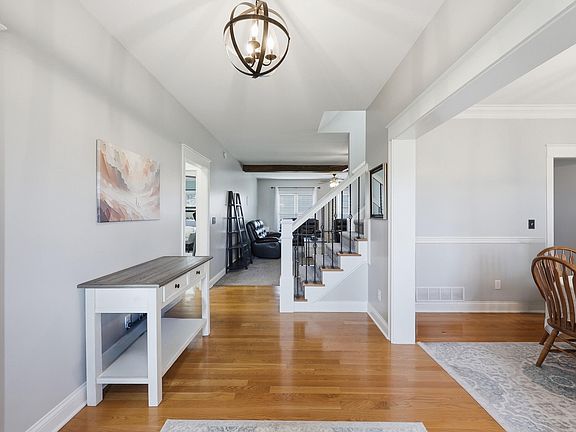 4th image of 104 Sutton Ln