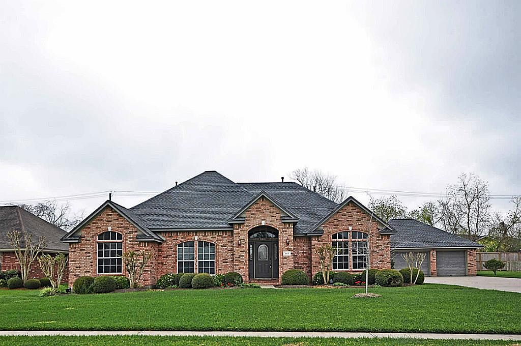 615 Walnut St, Lake Jackson, TX 77566 Zillow